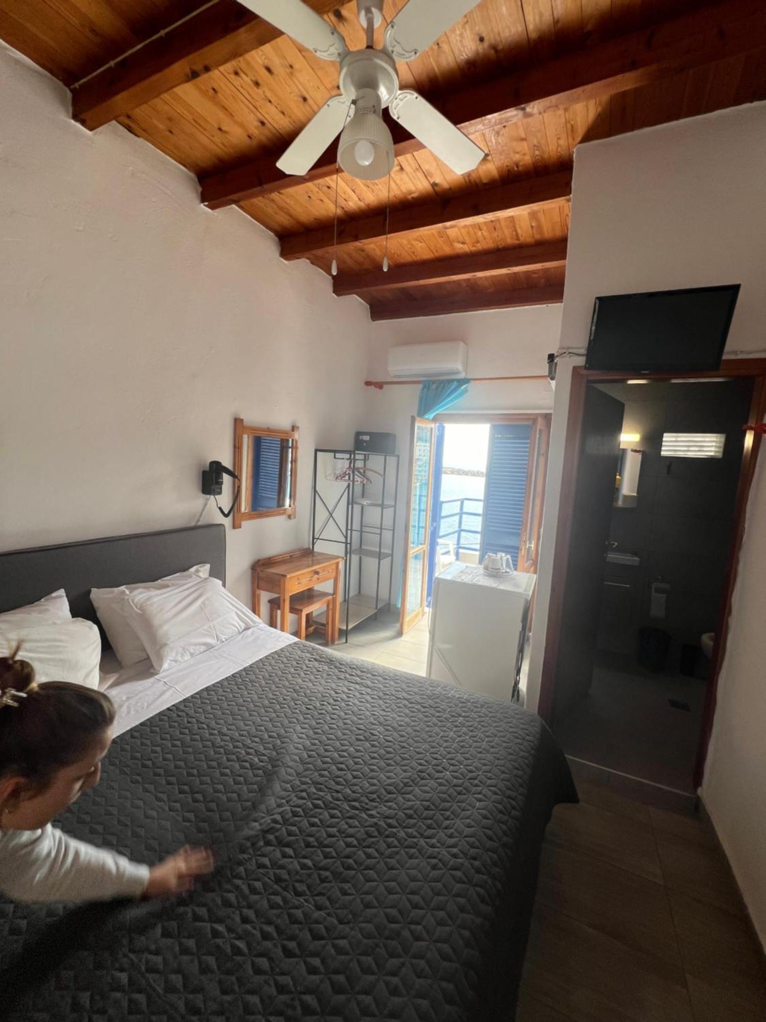 Scirocco Rooms Loutró Eksteriør bilde